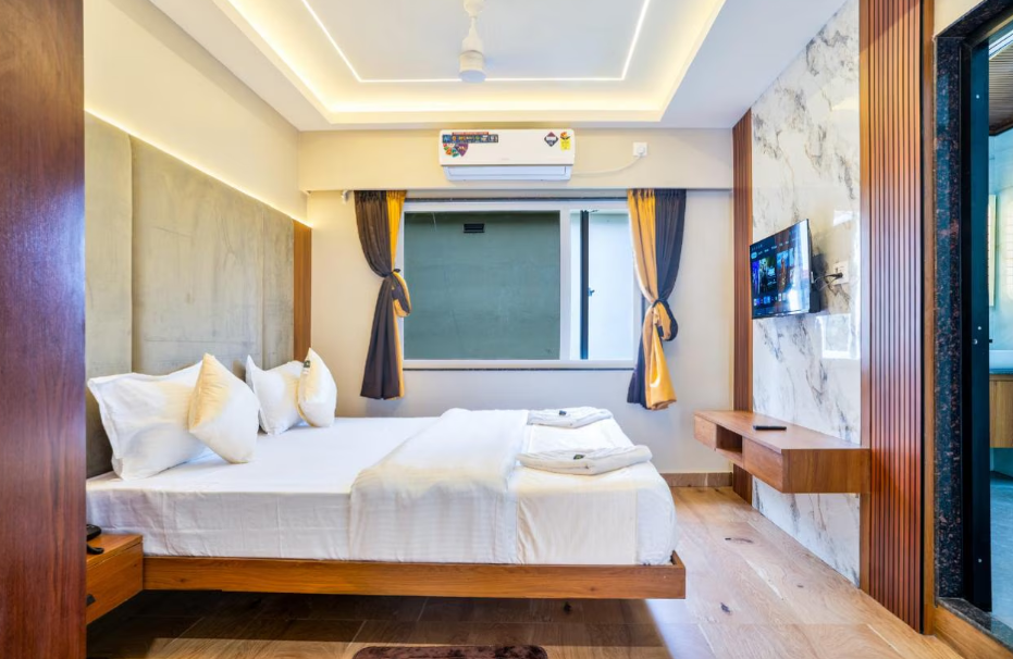 Super Deluxe King Bed Room with City View