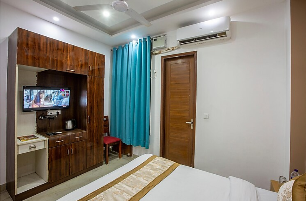 Hotel Surya Palace by Aura Deluxe Room 9