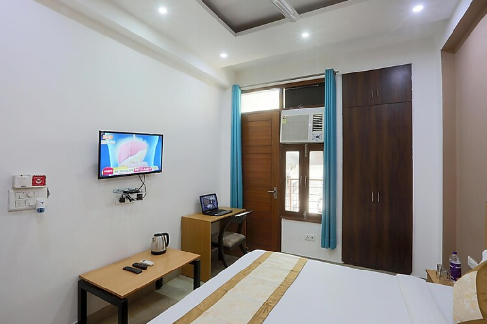 Hotel Surya Palace by Aura Deluxe Room 10
