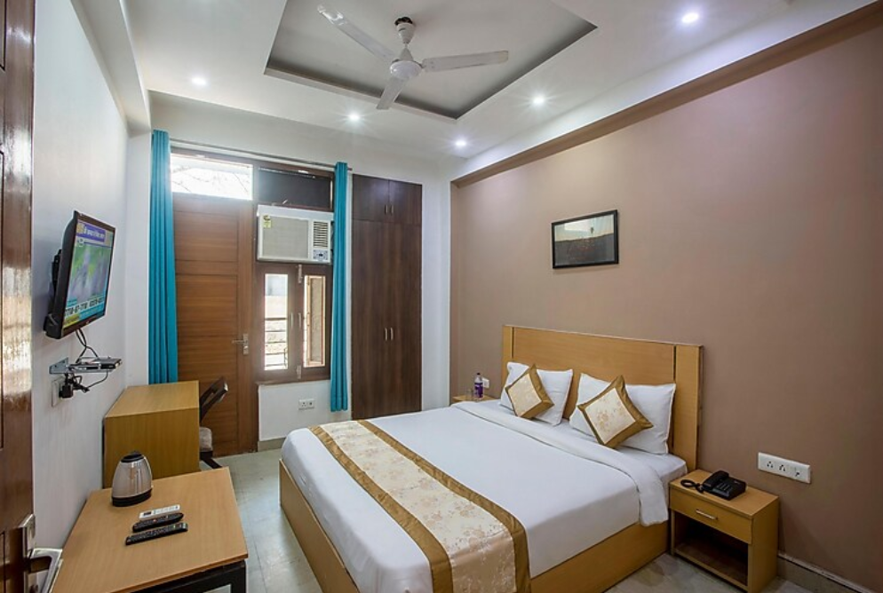 Hotel Surya Palace by Aura Deluxe Room 6