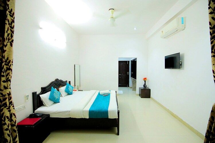 Anargh Holidays Inn - A Lake View Resort Super Deluxe AC Room 2