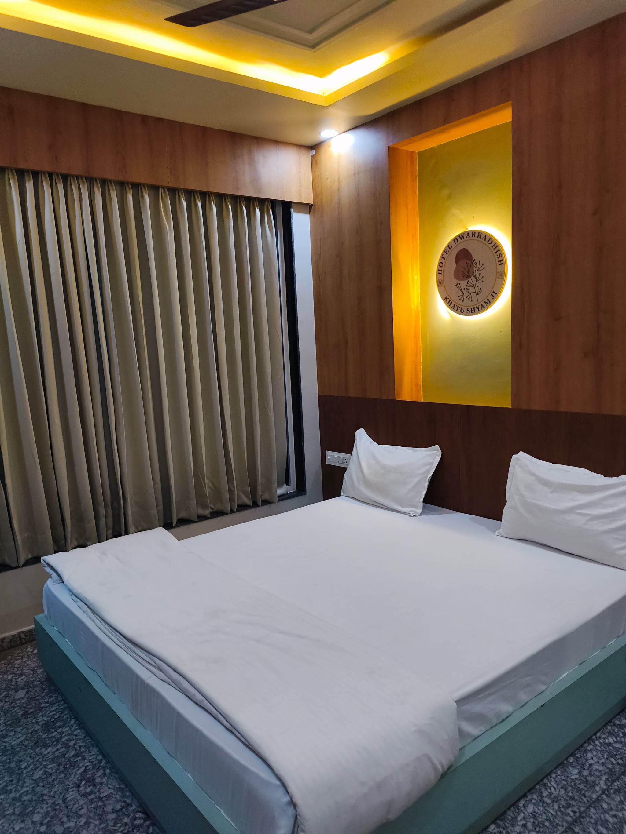 HOTEL DWARKADHISH Deluxe room 