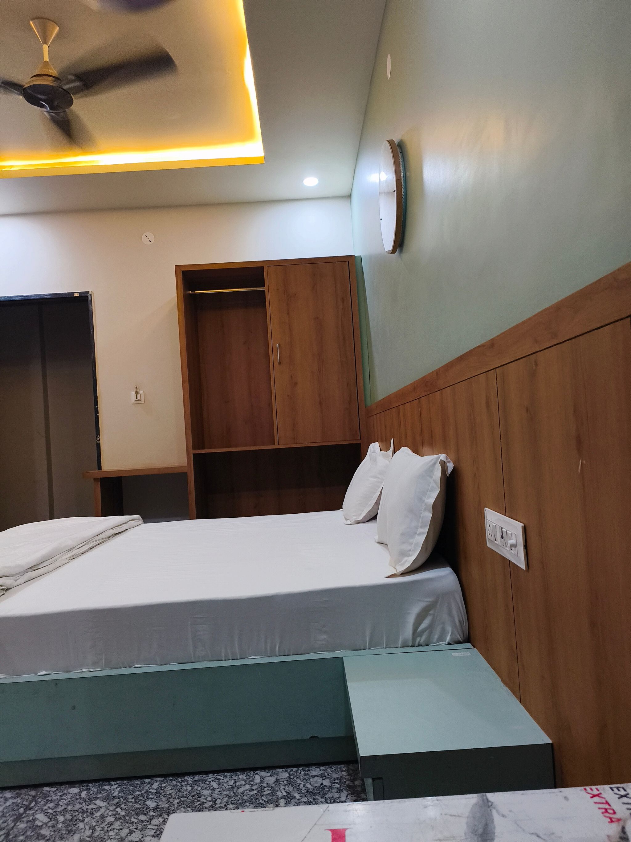 HOTEL DWARKADHISH Deluxe room  2