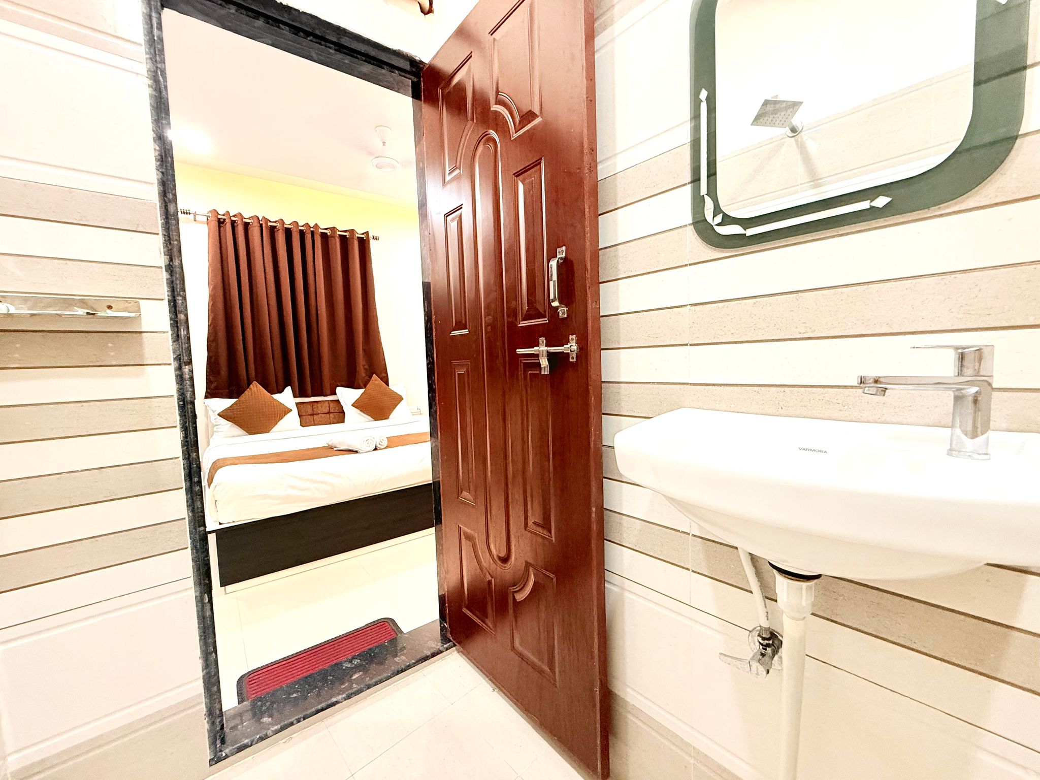 Hotel Aastha Inn Executive Room 8