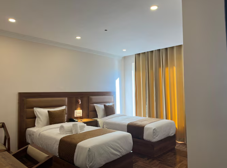 Hardys Retreat Deluxe Twin Room Mountain View 2