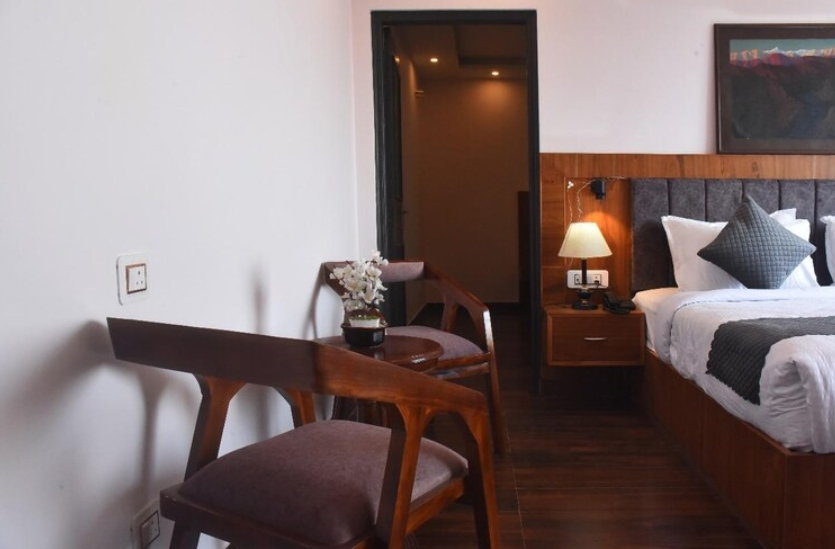 Presidential Suite with Mountain View