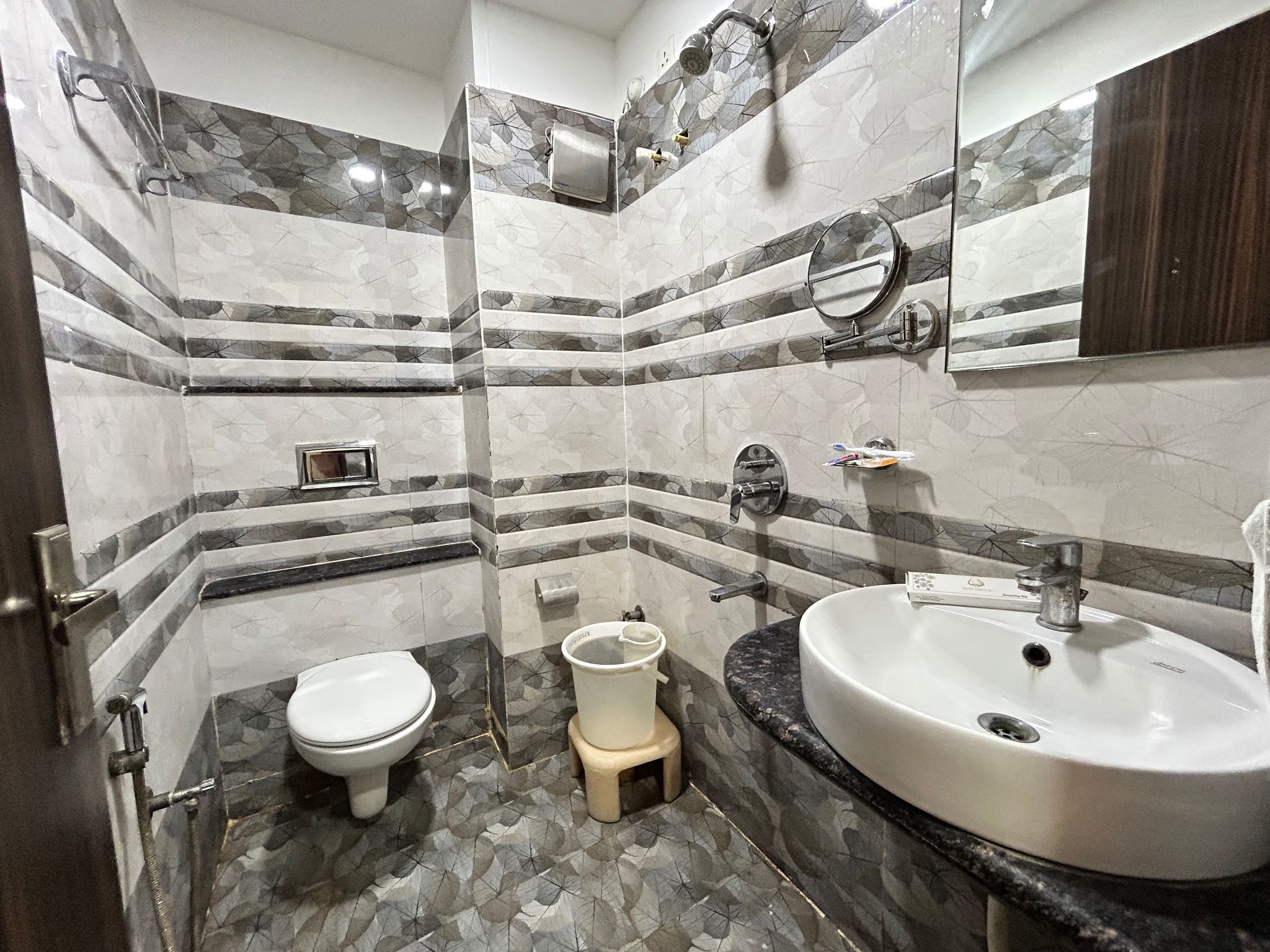 HOTEL SHIVGANGA COMFORT ZONE Deluxe King Room 5