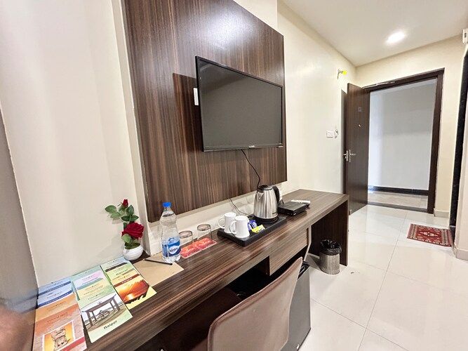 HOTEL SHIVGANGA COMFORT ZONE Deluxe King Room 6