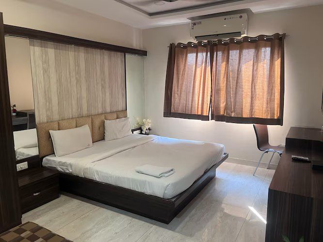 HOTEL SHIVGANGA COMFORT ZONE Deluxe King Room 3