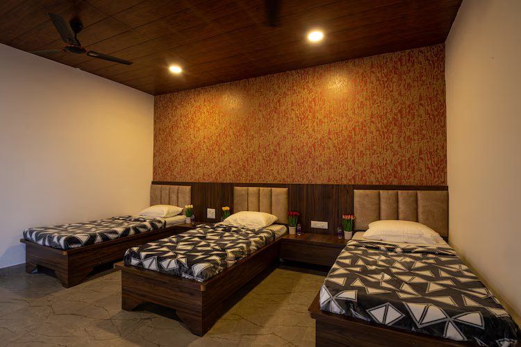 Deluxe Garden View (Triple Sharing)