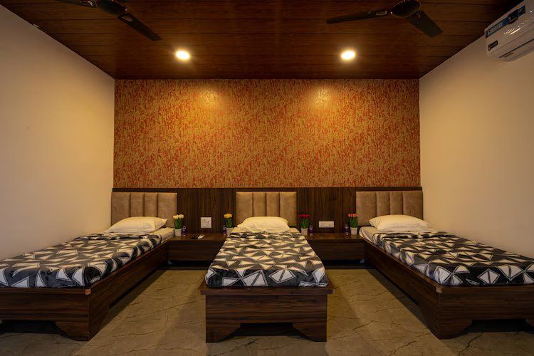 Deluxe Garden View (Triple Sharing)