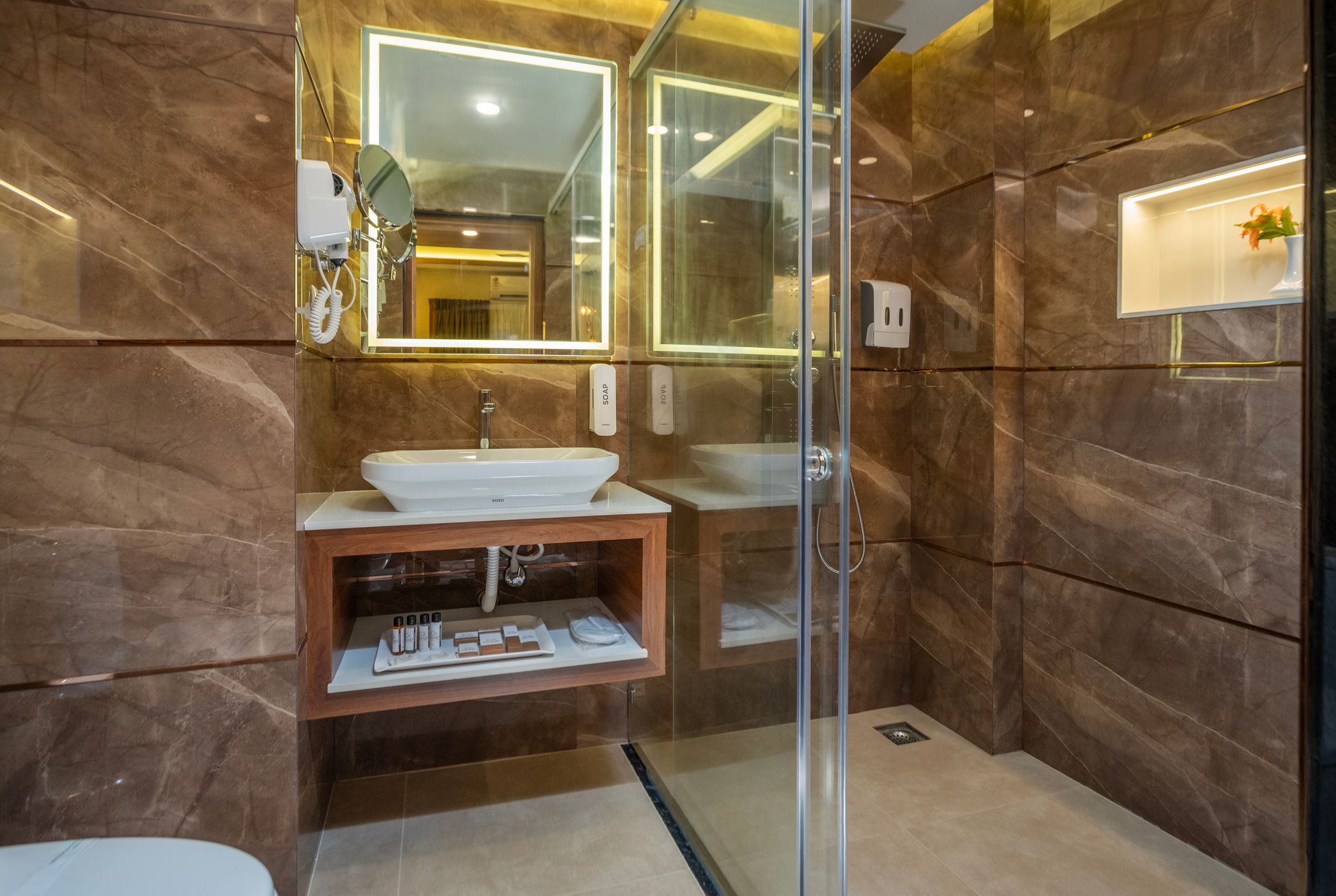 Grand Suite AC With Balcony
