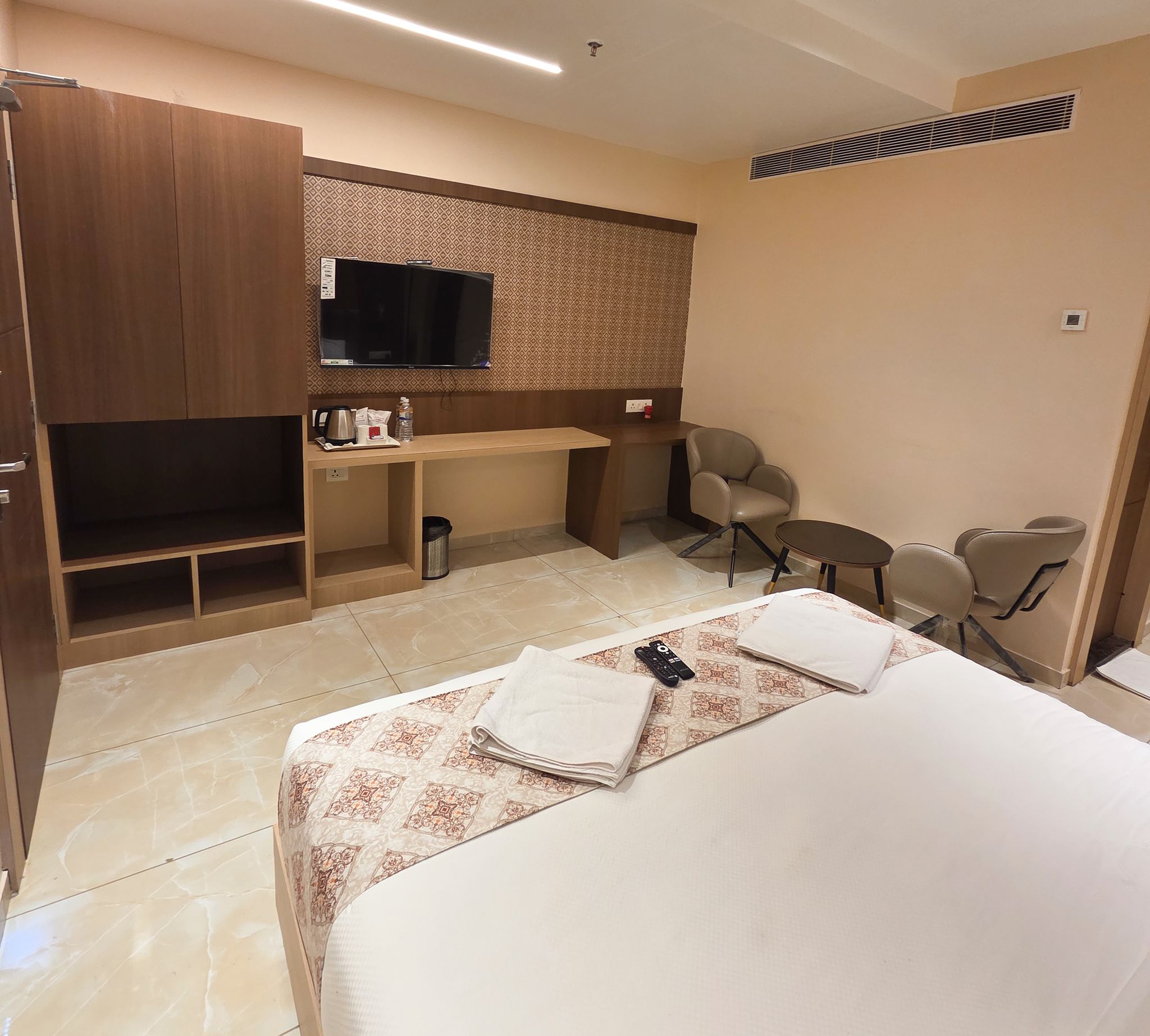 Hotel Vaishno Regal Super Deluxe Room with King Size Bed 42
