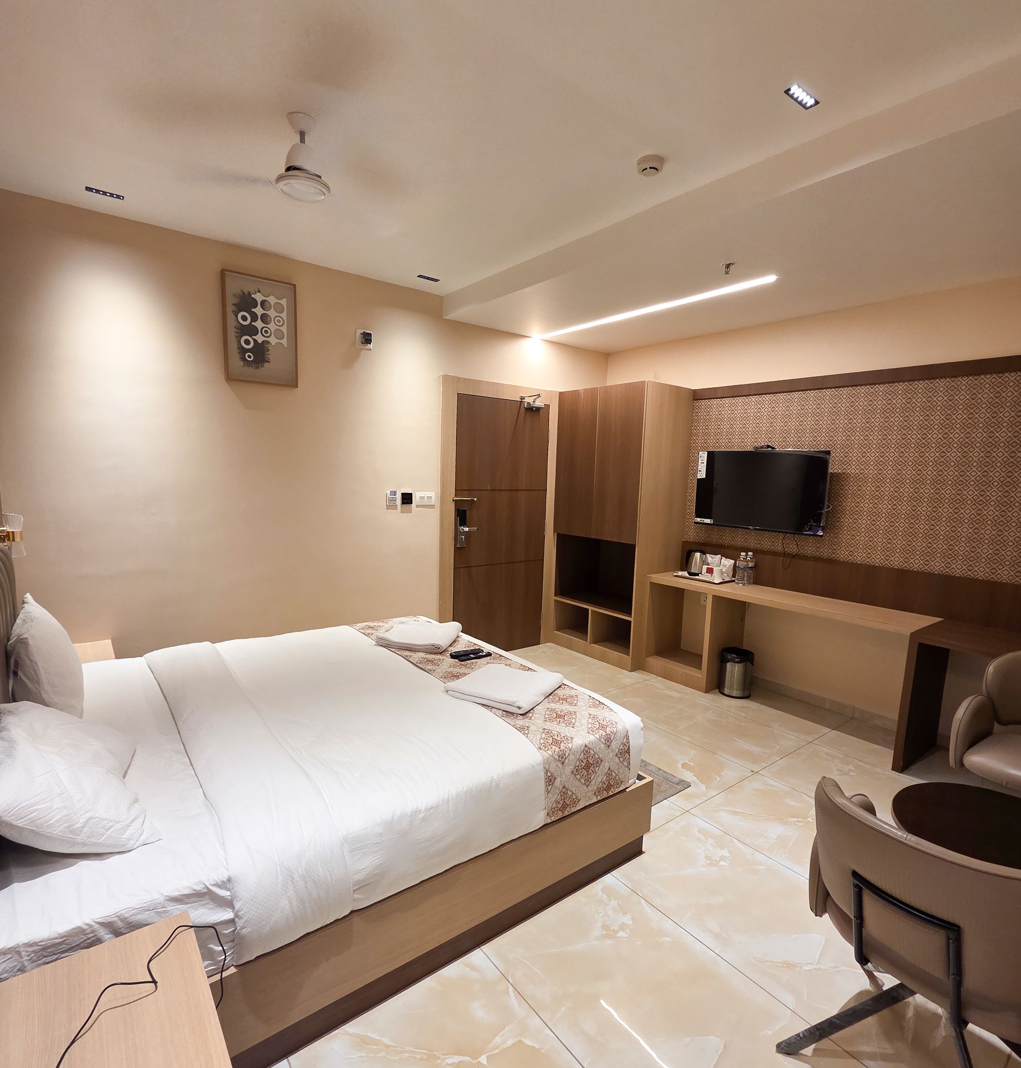 Hotel Vaishno Regal Super Deluxe Room with King Size Bed 14