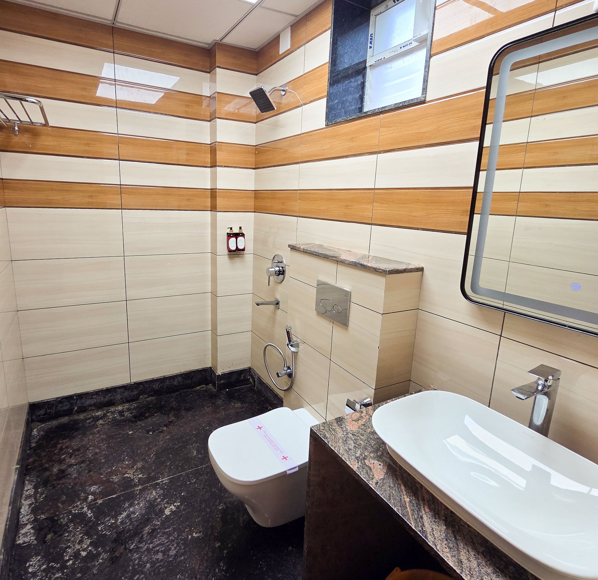 Hotel Vaishno Regal Super Deluxe Room with King Size Bed 15