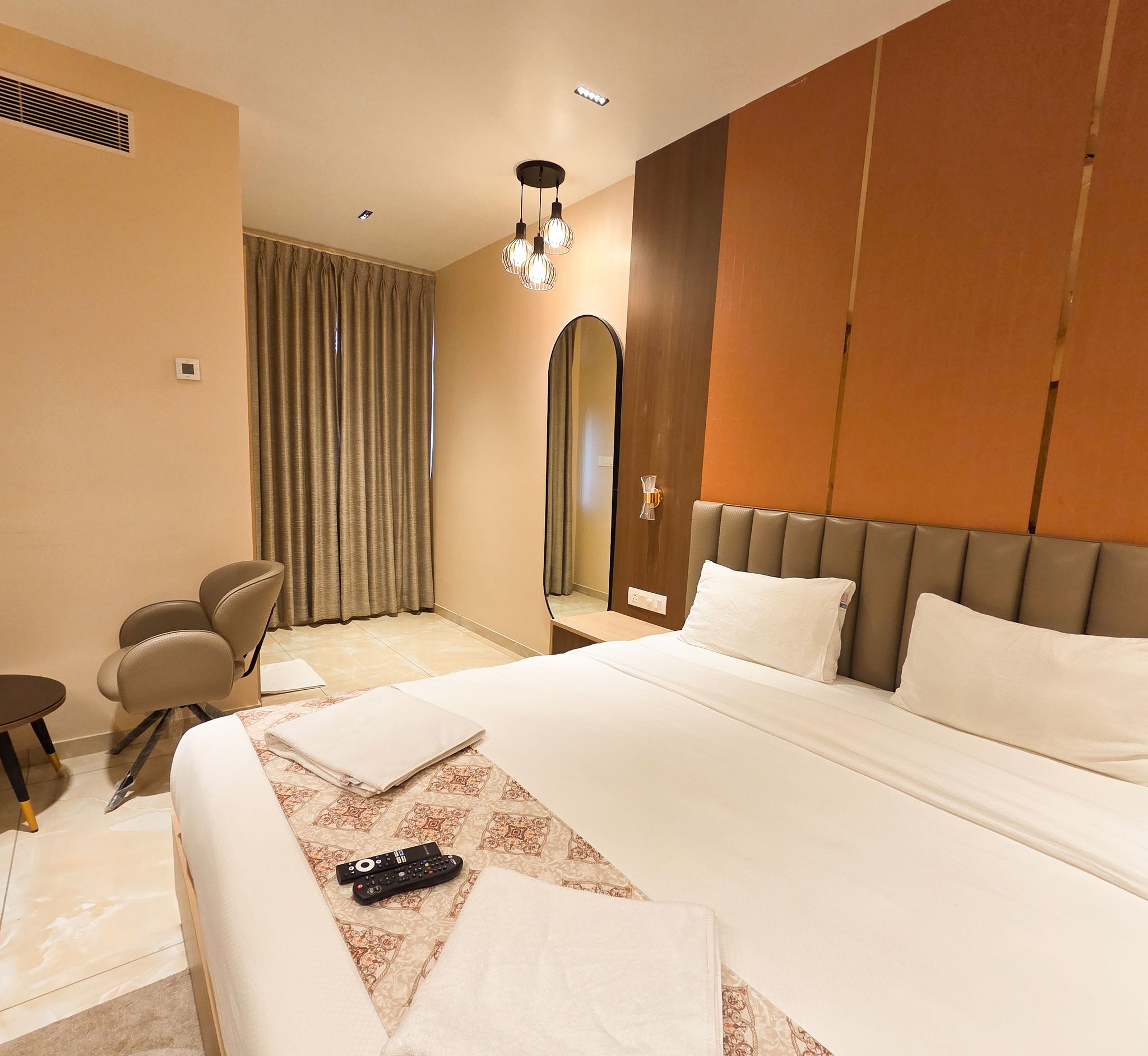 Hotel Vaishno Regal Super Deluxe Room with King Size Bed 24