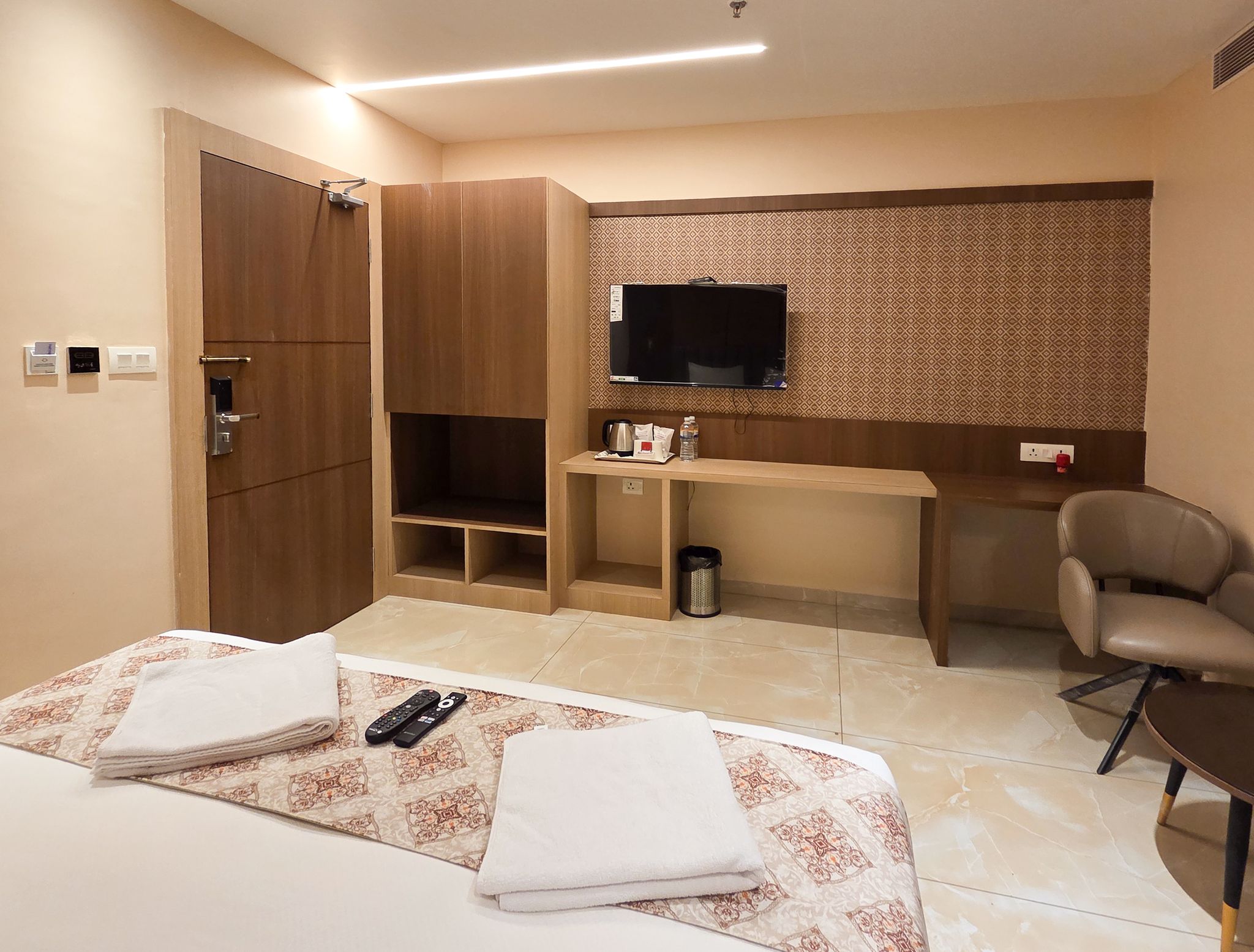 Hotel Vaishno Regal Super Deluxe Room with King Size Bed 8