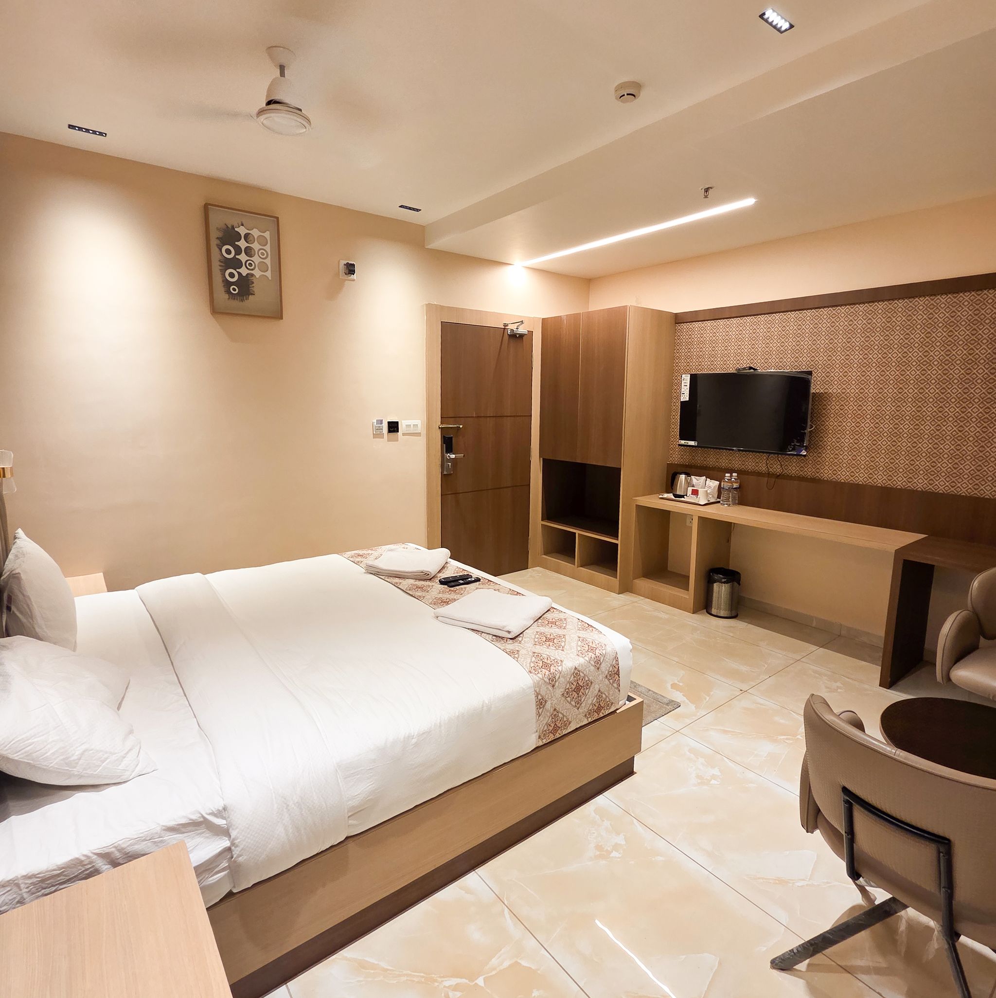 Hotel Vaishno Regal Super Deluxe Room with King Size Bed 17
