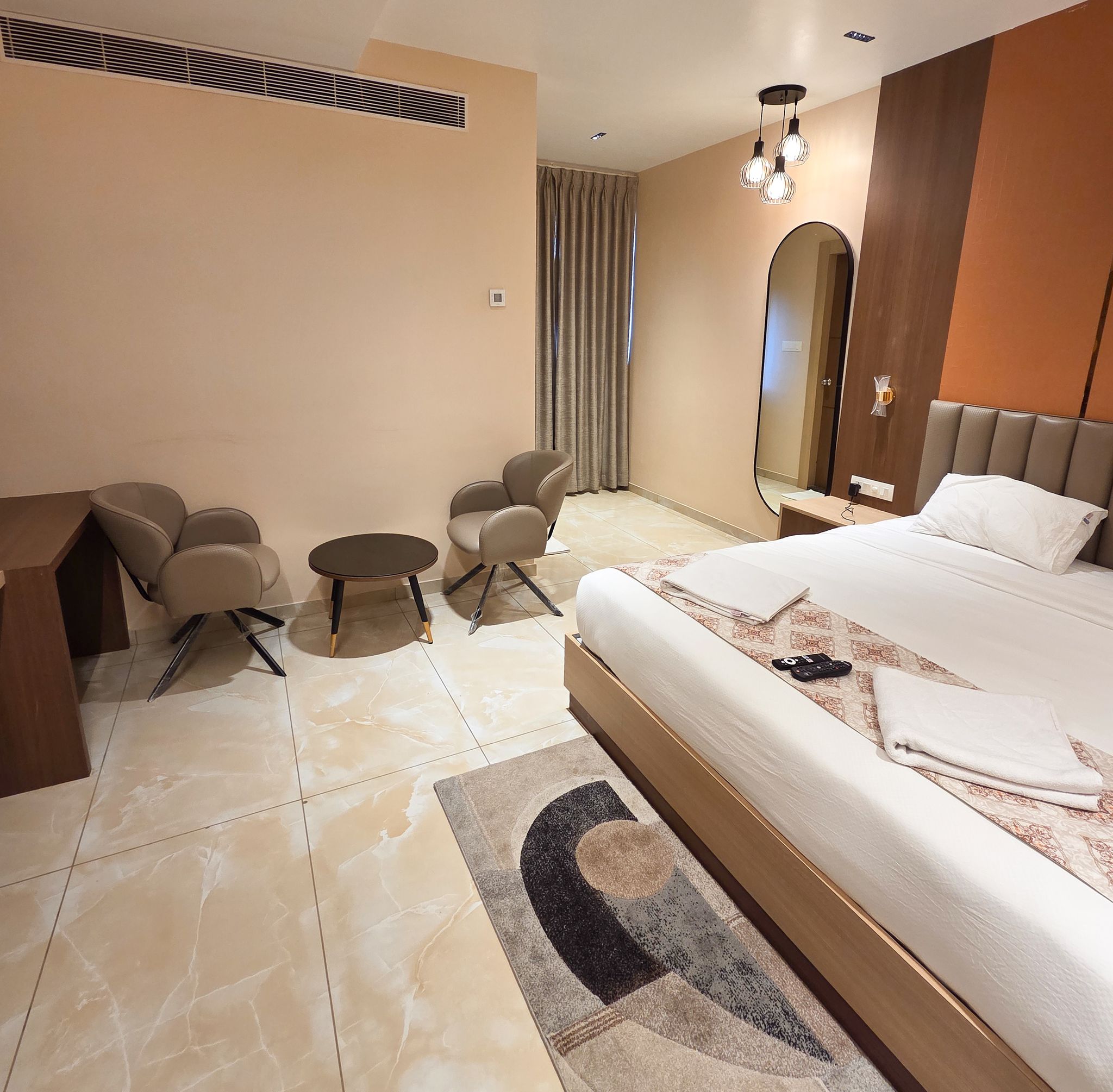 Hotel Vaishno Regal Super Deluxe Room with King Size Bed 43