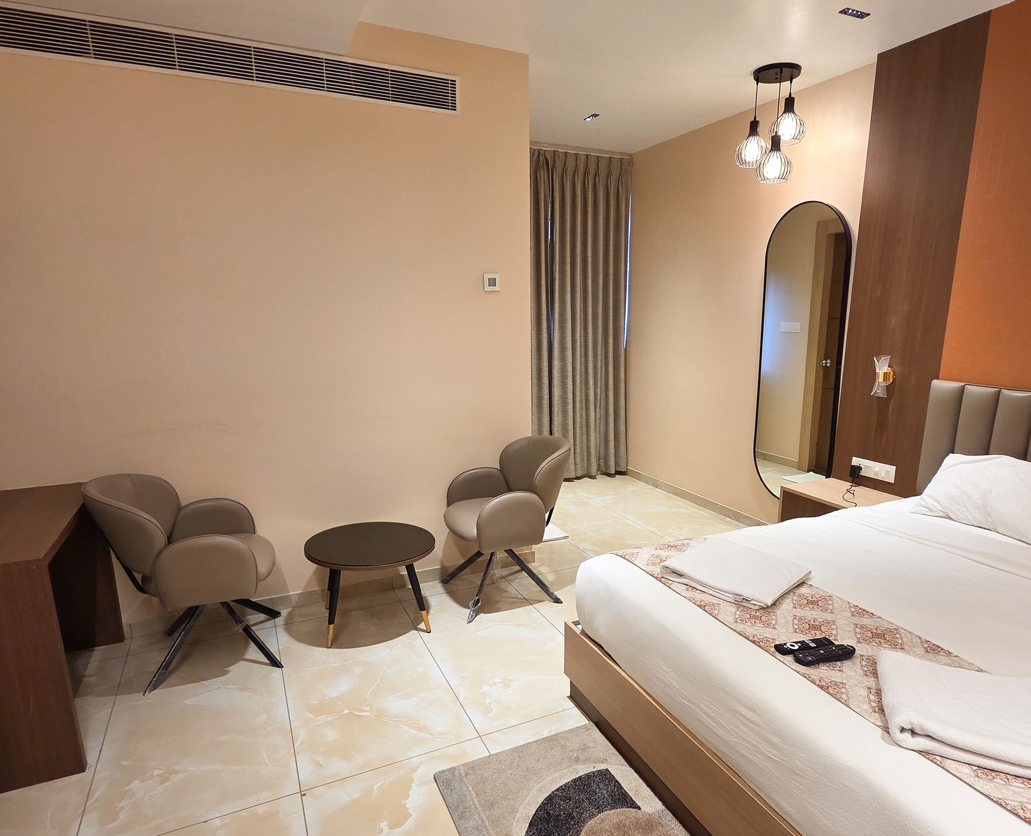 Hotel Vaishno Regal Super Deluxe Room with King Size Bed 52