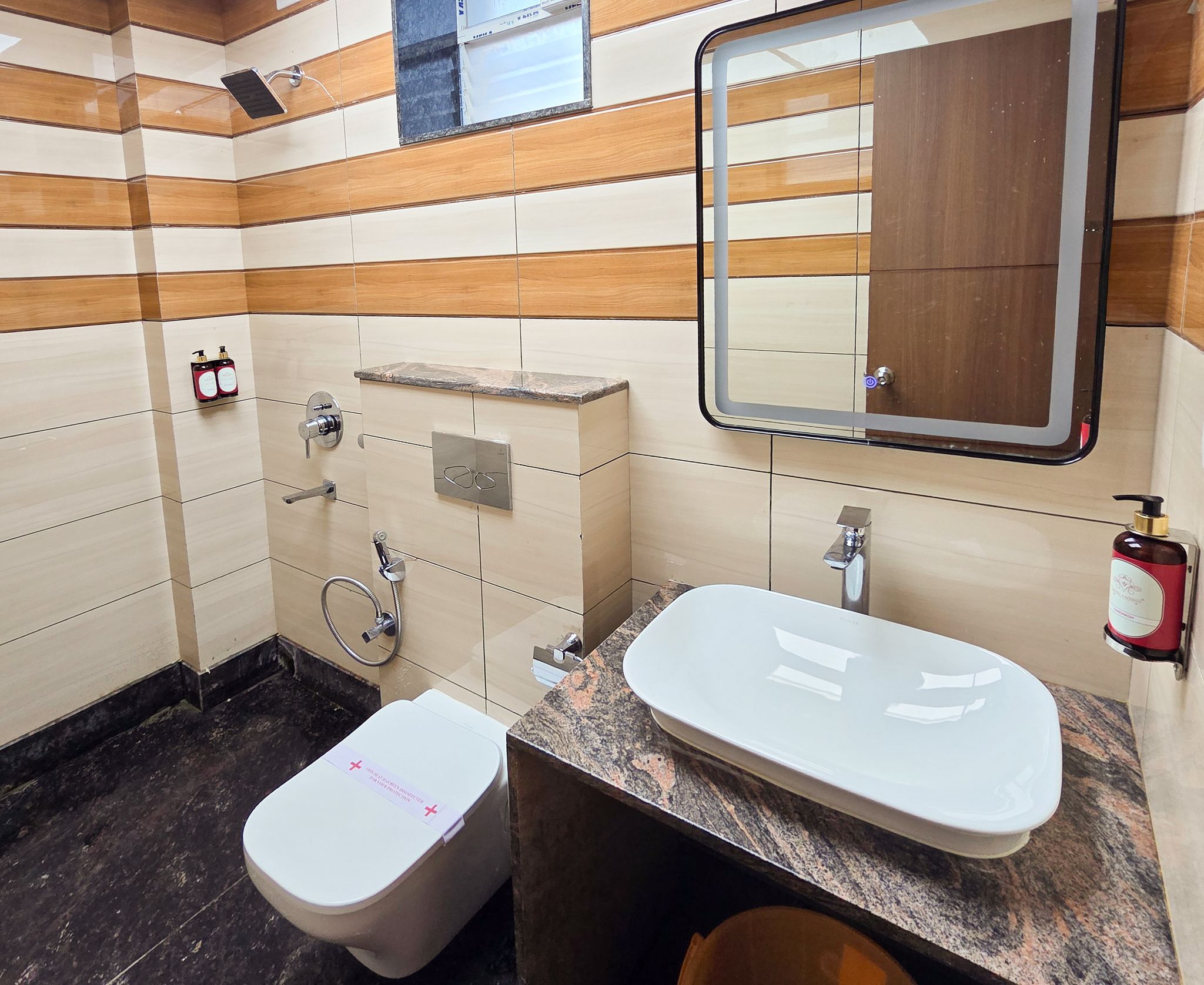 Hotel Vaishno Regal Super Deluxe Room with King Size Bed 32