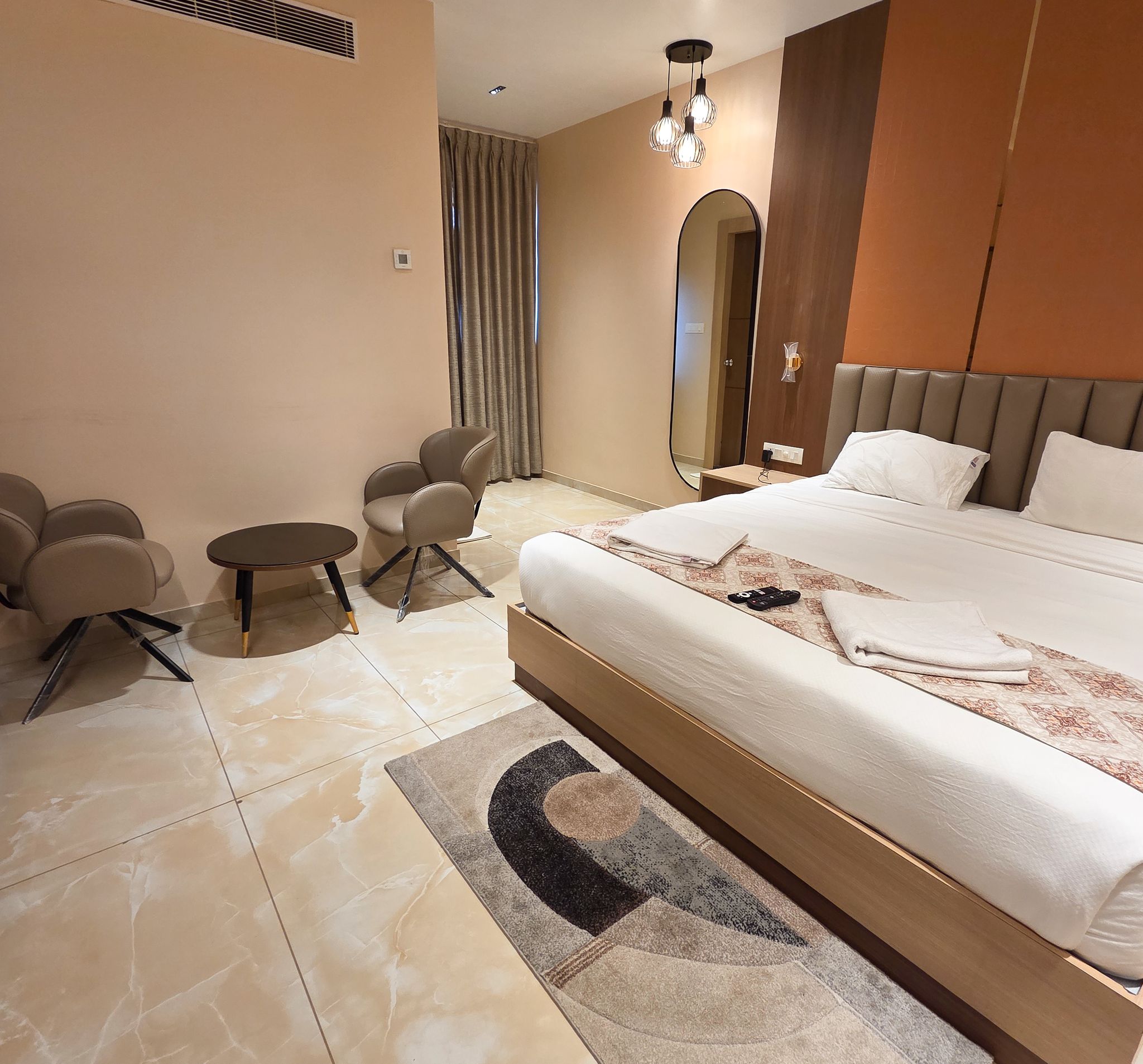 Hotel Vaishno Regal Super Deluxe Room with King Size Bed 20