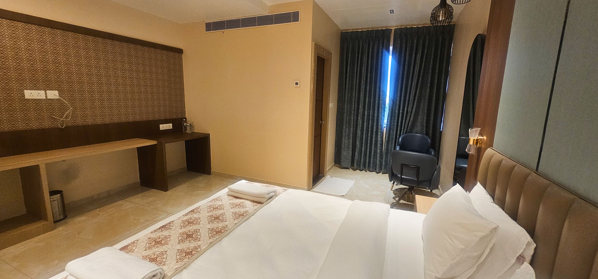 Hotel Vaishno Regal Super Deluxe Room with King Size Bed 35
