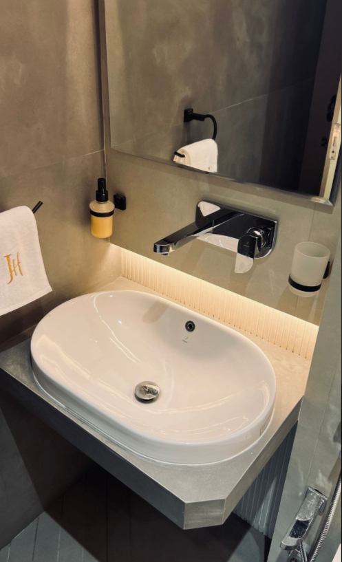 Deluxe Double or Twin Room with Pool View