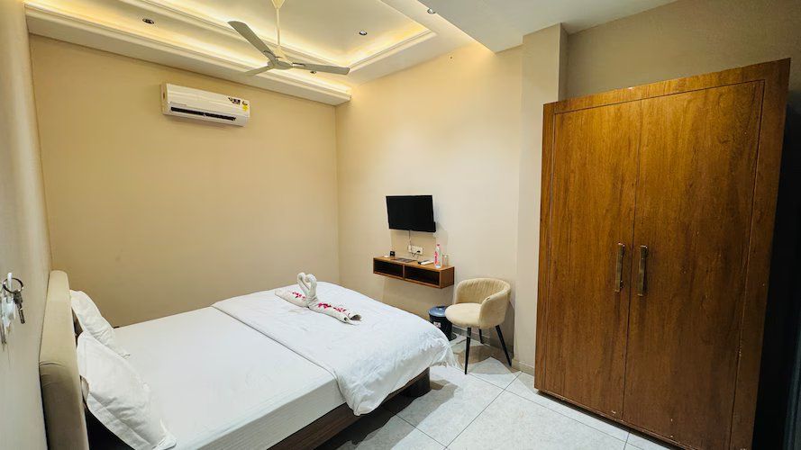 Hari leela fort view palace Deluxe Room 4