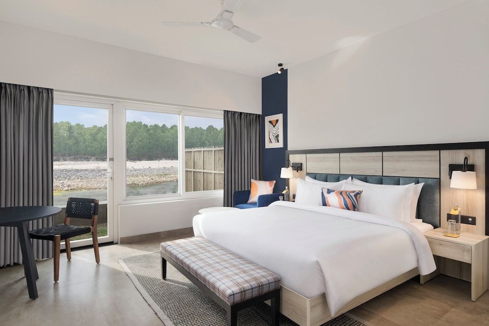 Premium Room, 1 King Bed, River View