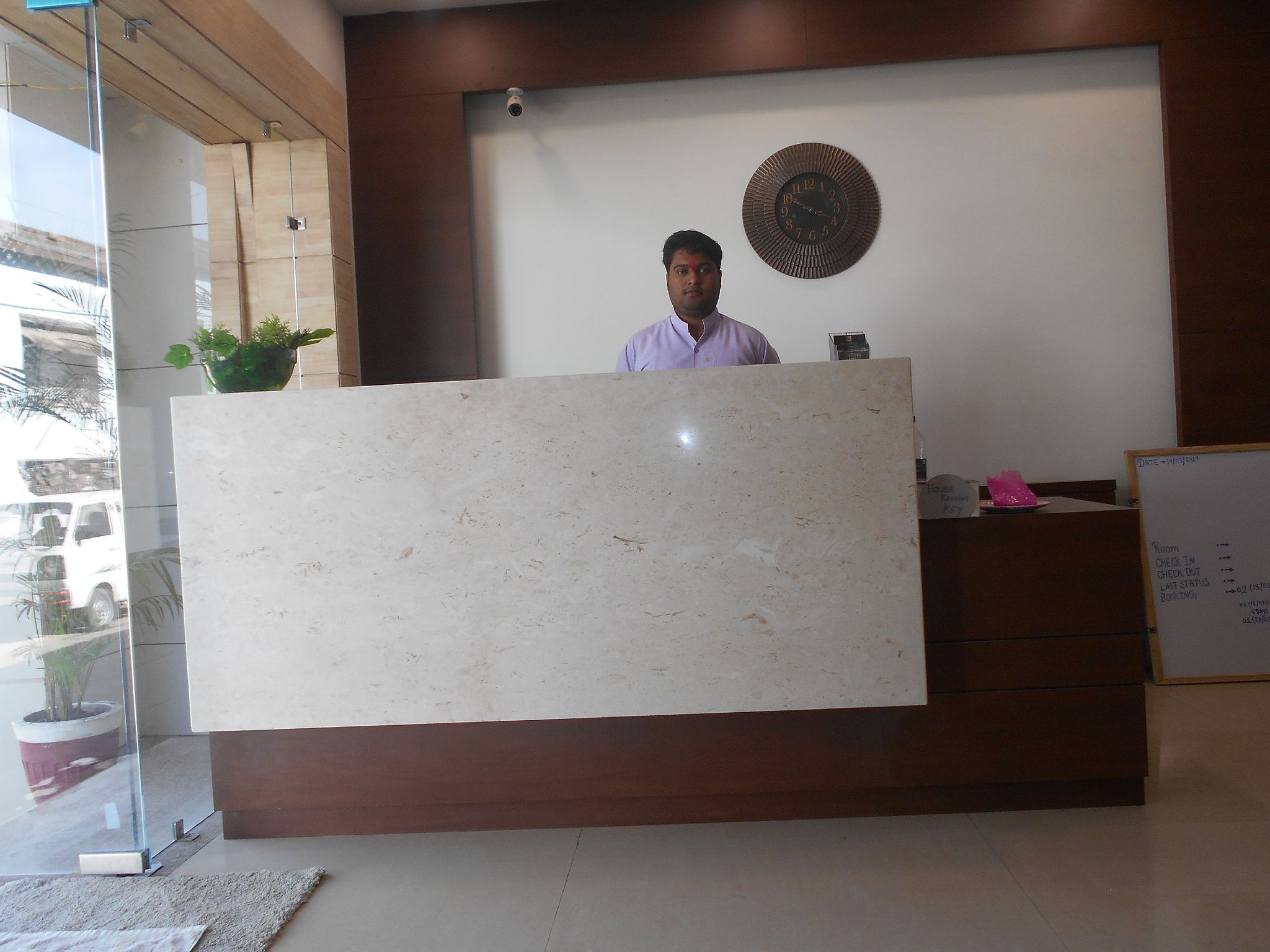 Hotel R One Inn(A unit of Ram Saroj Palace Sagar)
