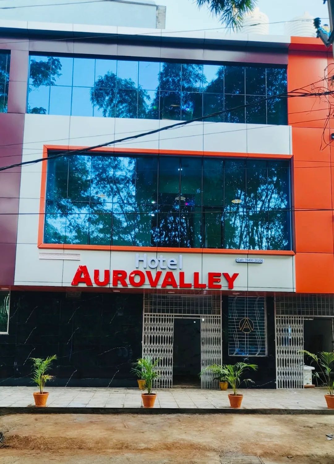 Hotel Aurovalley ( Near SLN college and Bike On Rent)