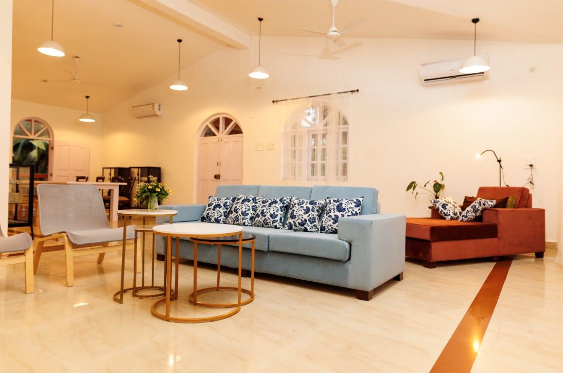 4 bedroom, 5 mins from the beach with rooftop bar