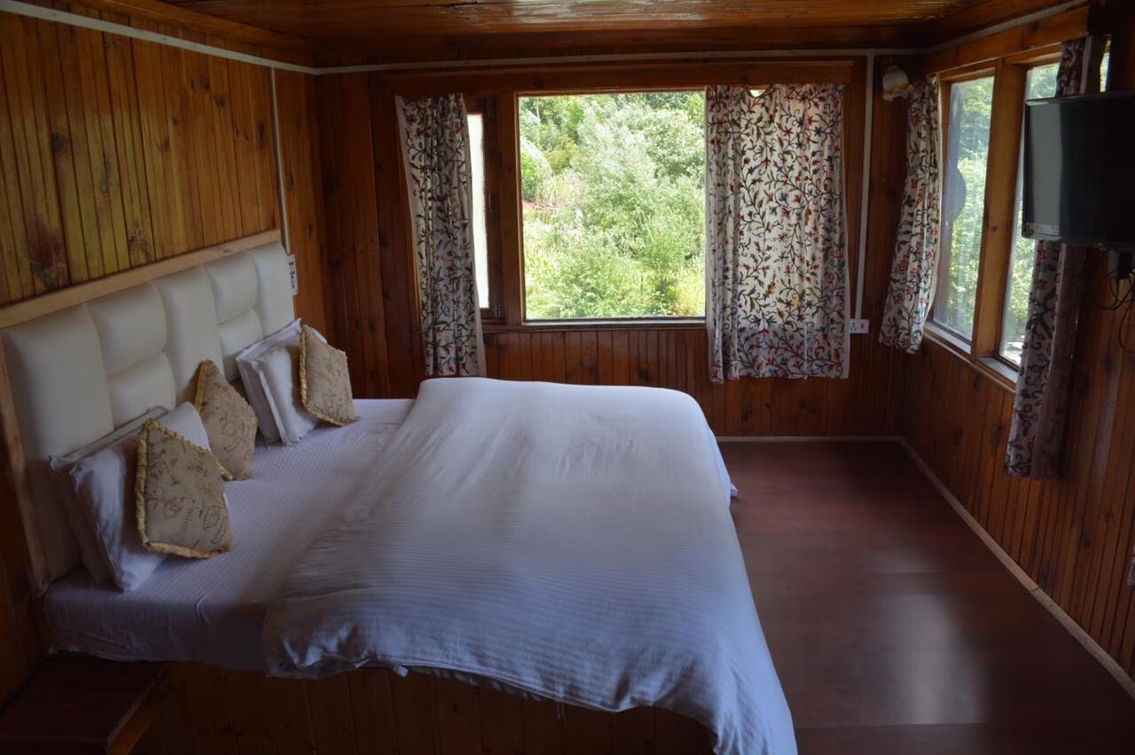 hotel white house Standard Room With River View 3