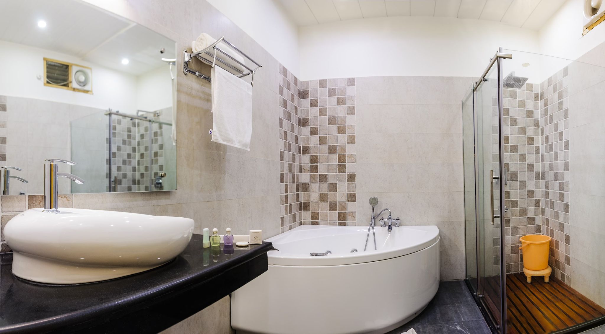 HOTEL YASH INN Business executive 2