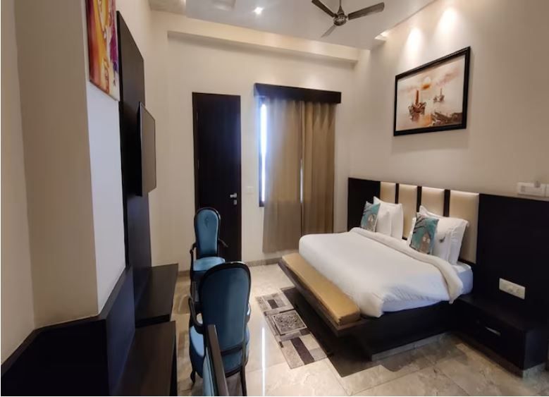 Hotel Krishna International Executive Room 2