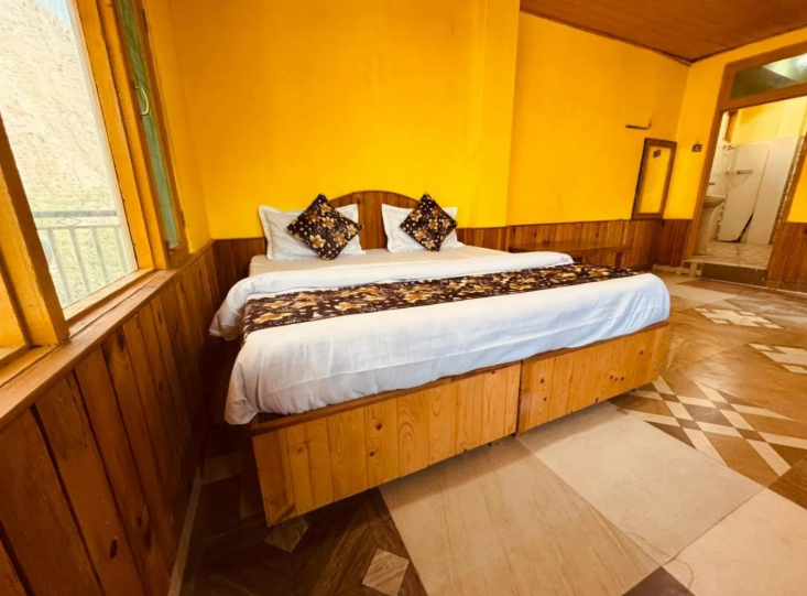 Zaranka Stays Kasol