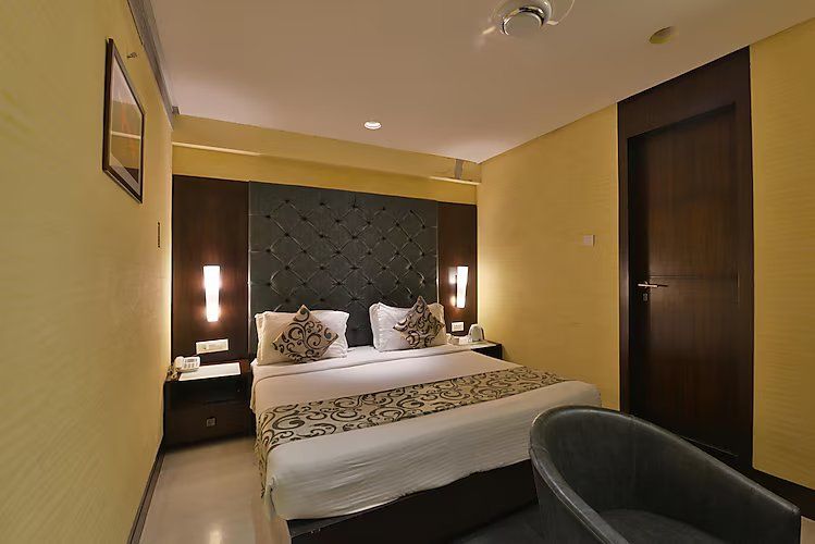 Hotel The Golden Oak Central by Citrus Prime Classic Room 4