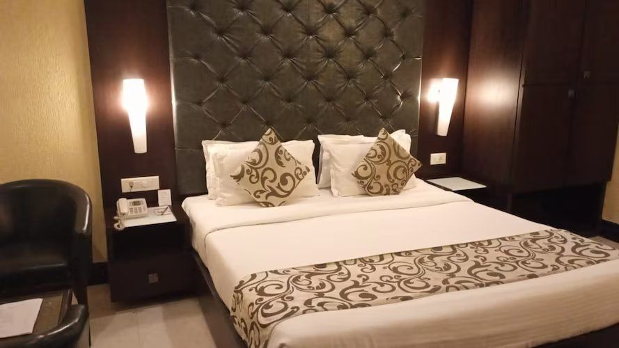 Hotel The Golden Oak Central by Citrus Prime Classic Room 3