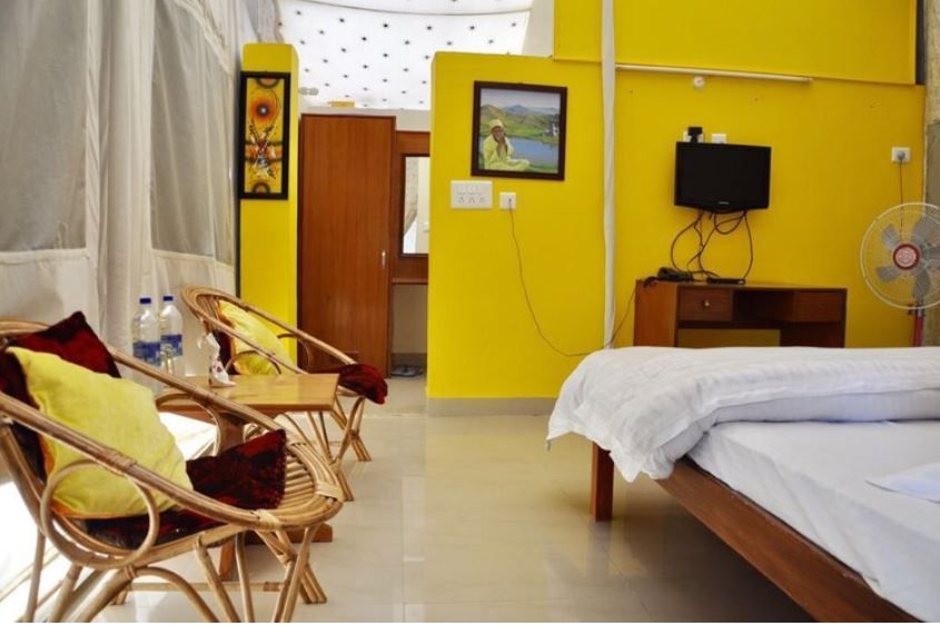 Maharaja Group Tent (3 Rooms)