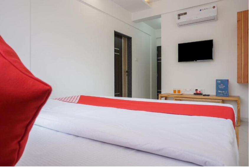 Deluxe Double Bed Rooms AC