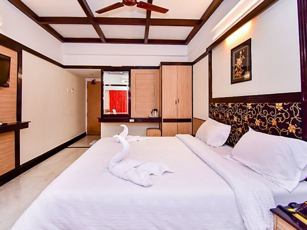 Hotel Blue star  Double Deluxe AC 3