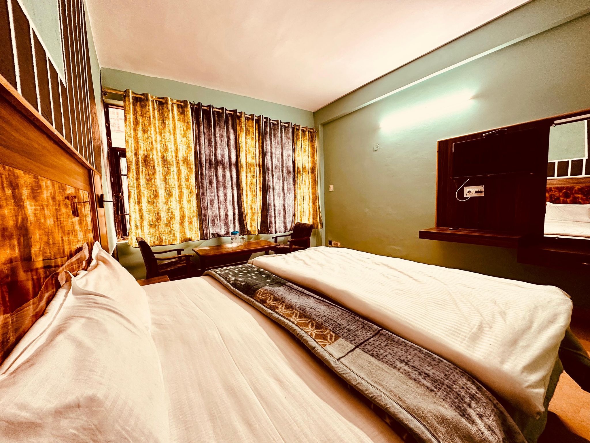  Hotel Daulat Deluxe Room 4