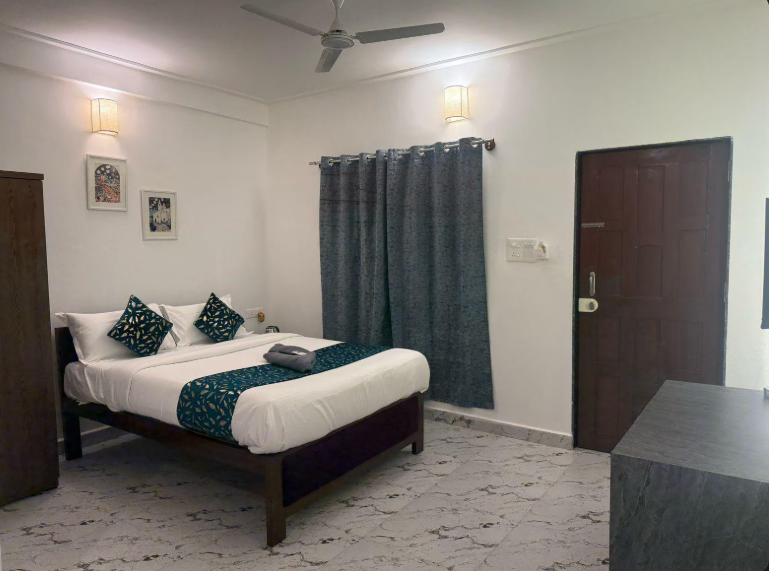 The Allan Paradise the comfort stays Super Deluxe AC Rooms