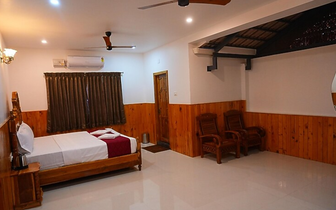 Antique Master Bedroom (AC Rooms)