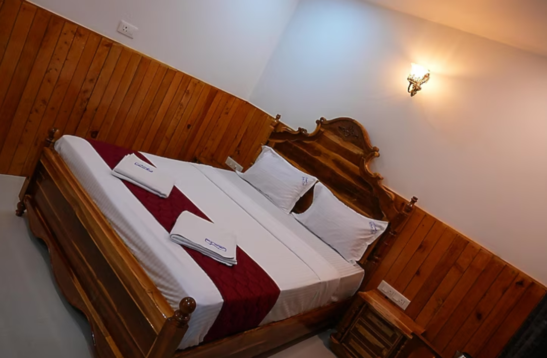 Antique Double Bedroom Cottage (AC Rooms)