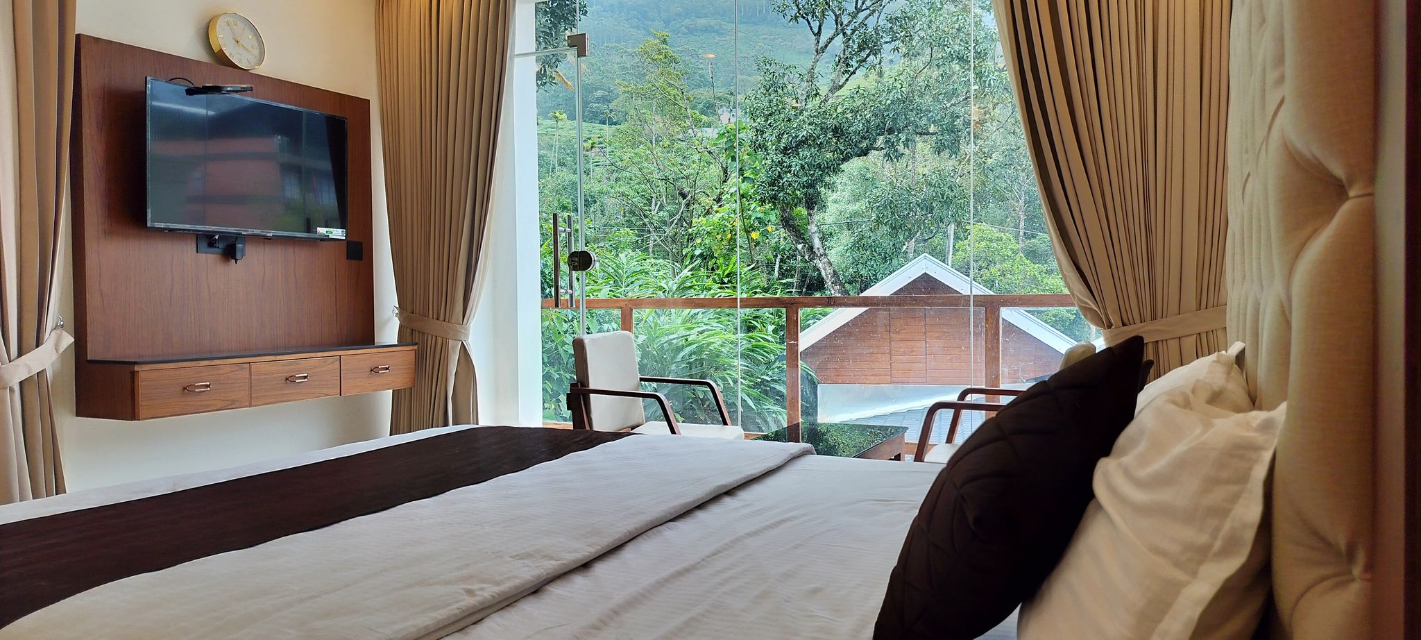 Deluxe Room with Balcony