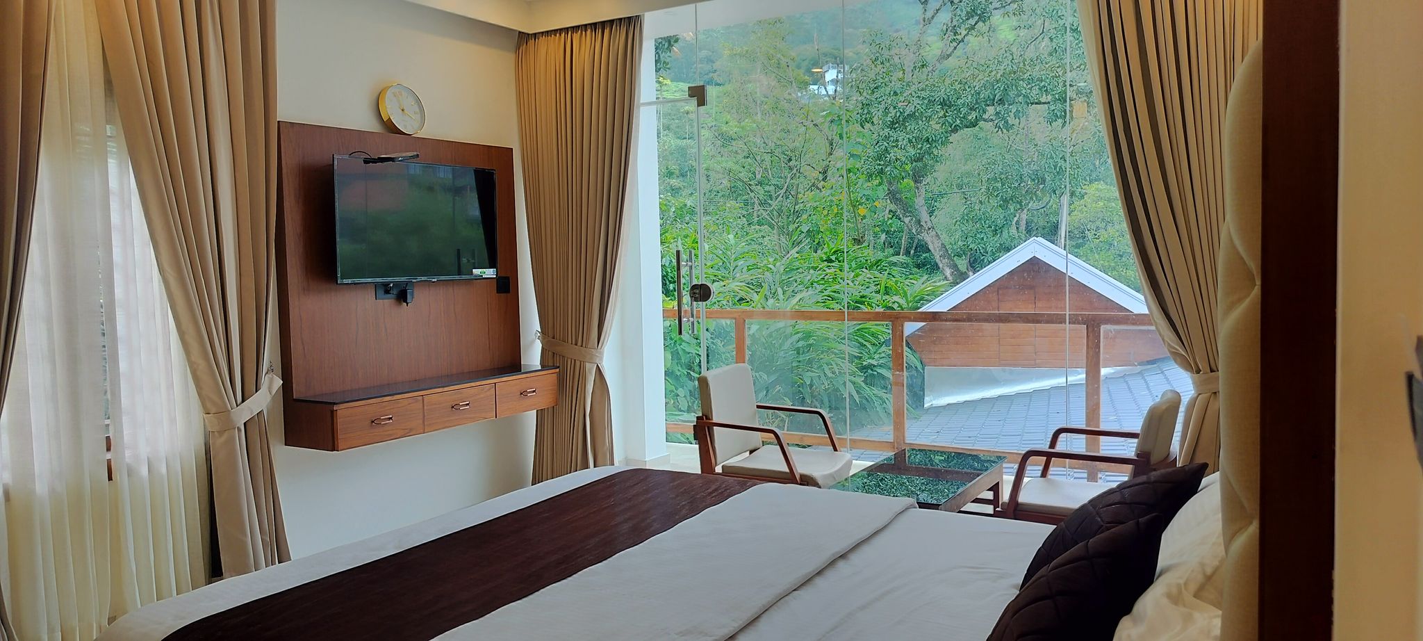 Deluxe Room with Balcony