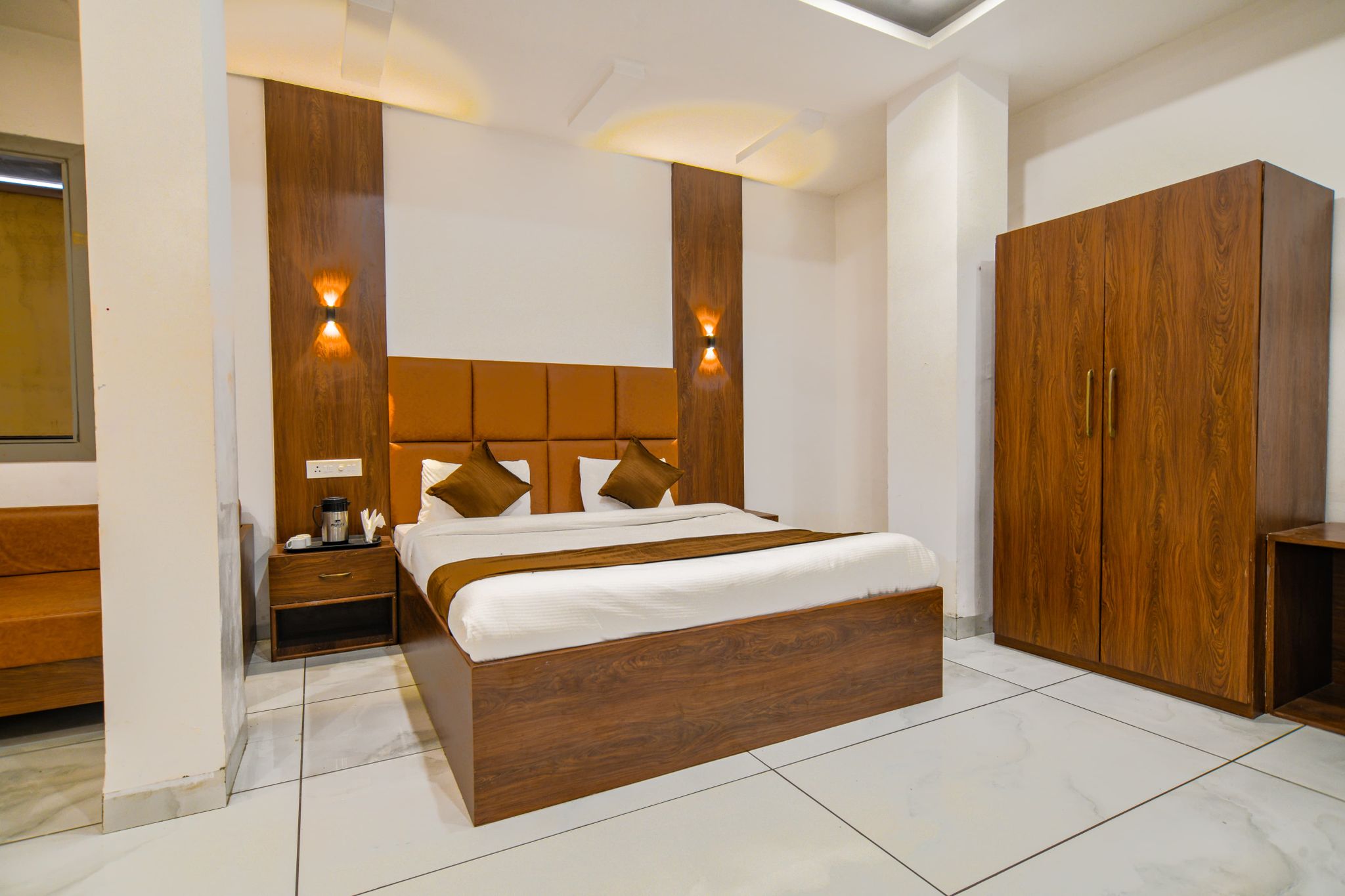 Punya Hotel and Resort Deluxe Room 4