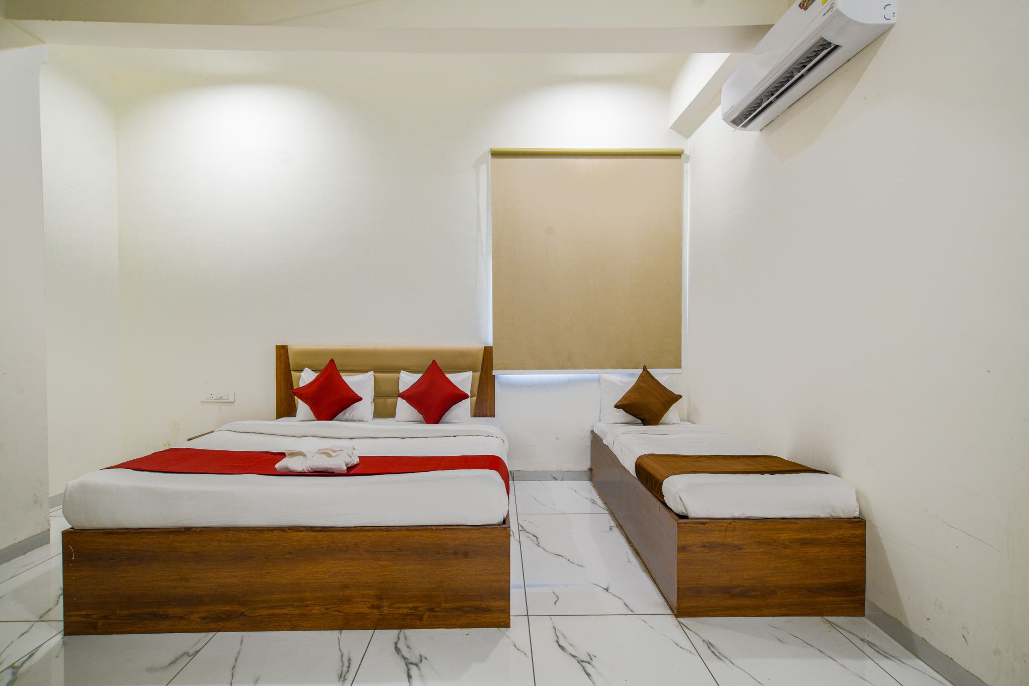 Punya Hotel and Resort Deluxe Room 10